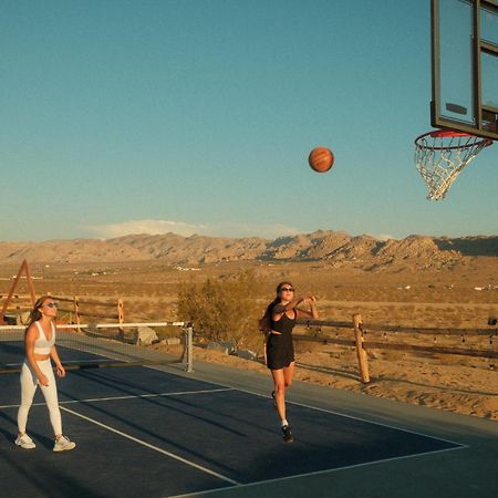 Sapphire Haven + Casita! Pool + Spa + Movie Theatre + 10 Min To Monument! Joshua Tree Zewnętrze zdjęcie