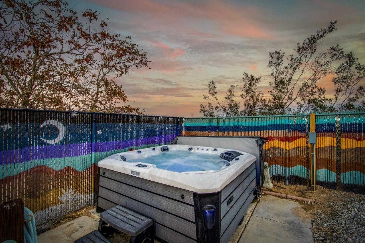 Sapphire Haven + Casita! Pool + Spa + Movie Theatre + 10 Min To Monument! Joshua Tree Zewnętrze zdjęcie