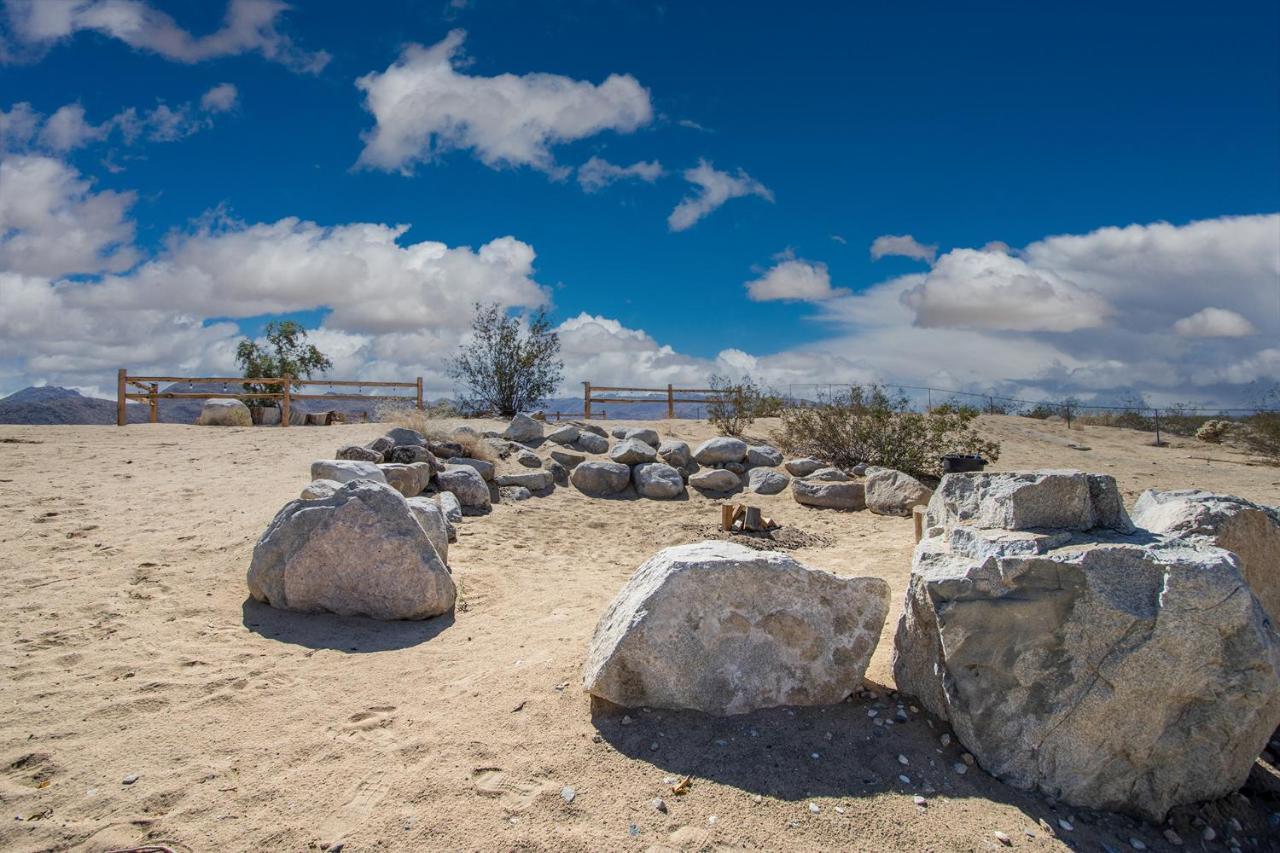 Sapphire Haven + Casita! Pool + Spa + Movie Theatre + 10 Min To Monument! Joshua Tree Zewnętrze zdjęcie
