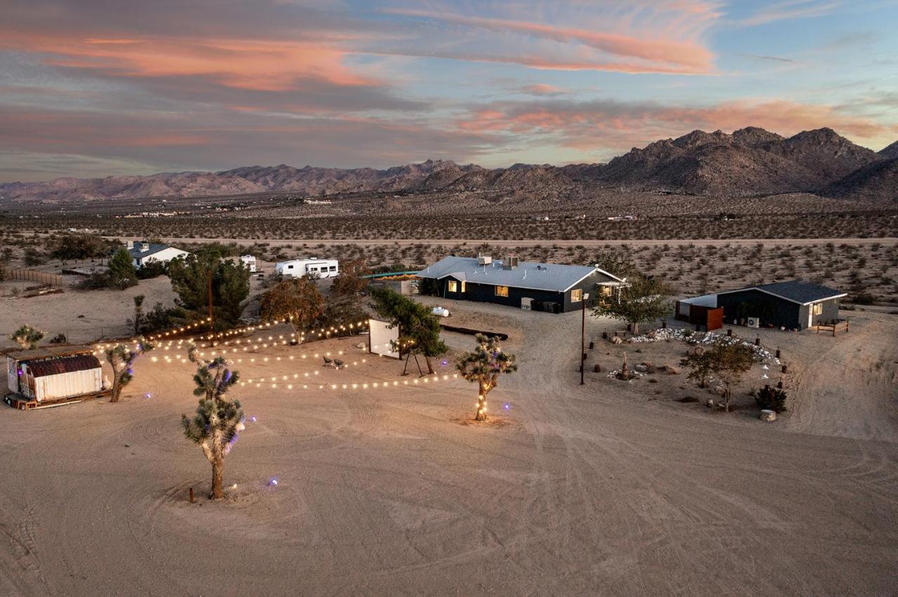 Sapphire Haven + Casita! Pool + Spa + Movie Theatre + 10 Min To Monument! Joshua Tree Zewnętrze zdjęcie
