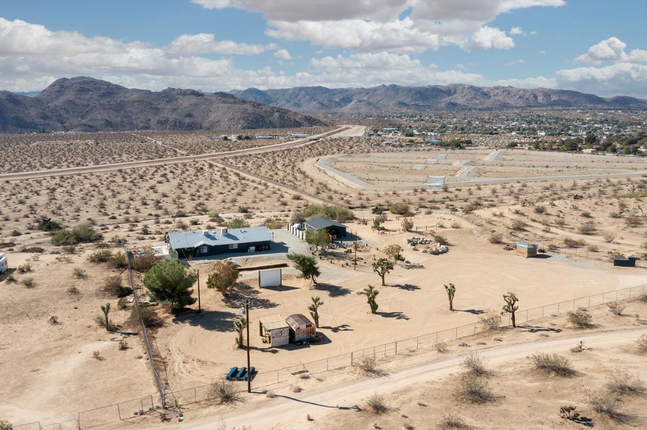 Sapphire Haven + Casita! Pool + Spa + Movie Theatre + 10 Min To Monument! Joshua Tree Zewnętrze zdjęcie