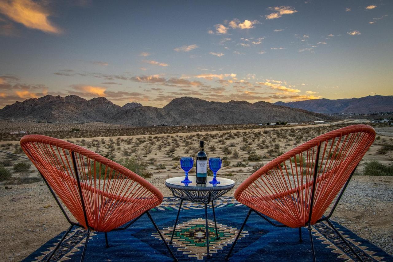 Sapphire Haven + Casita! Pool + Spa + Movie Theatre + 10 Min To Monument! Joshua Tree Zewnętrze zdjęcie