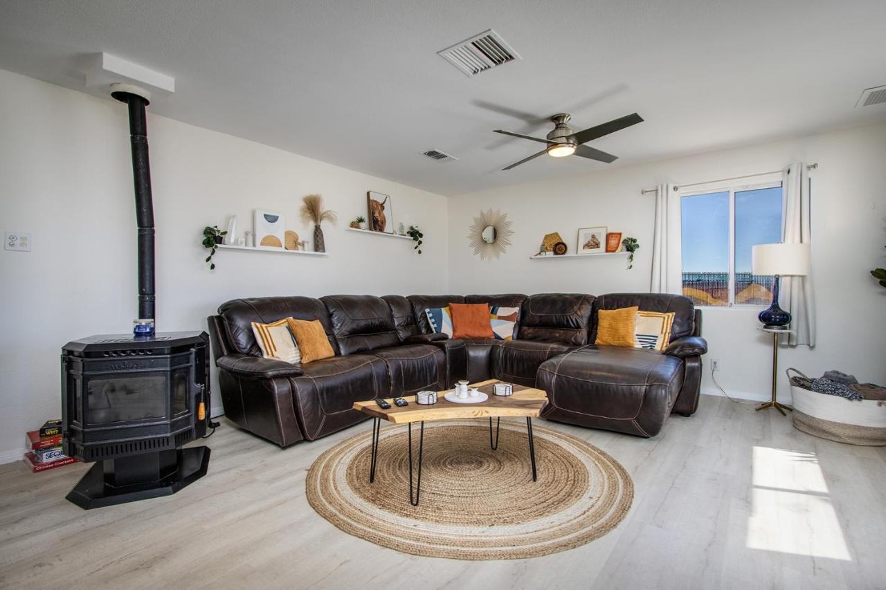 Sapphire Haven + Casita! Pool + Spa + Movie Theatre + 10 Min To Monument! Joshua Tree Zewnętrze zdjęcie