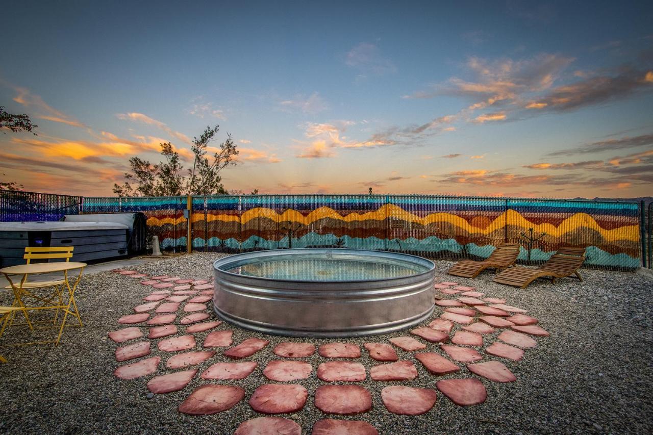 Sapphire Haven + Casita! Pool + Spa + Movie Theatre + 10 Min To Monument! Joshua Tree Zewnętrze zdjęcie